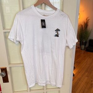 NWT volcom 100% cotton graphic tee